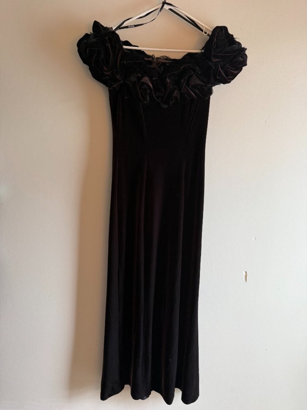 Vintage 90s Tadashi Shoji Black Velvet Rosette Off Shoulder Gown Size XS